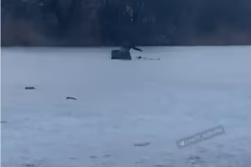Бесстрашные харьковчане испытали лед на прочность, очевидцы поседели: календарь видели?