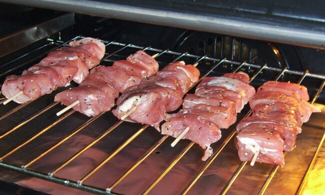 Шашлик в рукаві, скріншот: YouTube