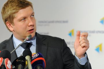 Нафтогазу підрізали бюджет, Коболєв переходить на дрова: друкарський станок закрито