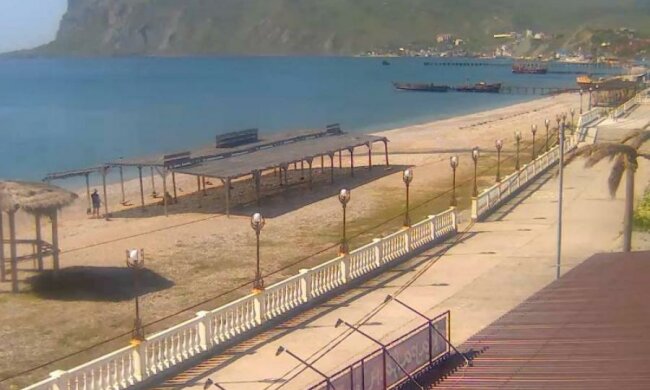 Камни с неба: Крым провалил очередной курортный сезон