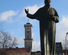 Львівський студент помочився на пам’ятник Тарасові Шевченку