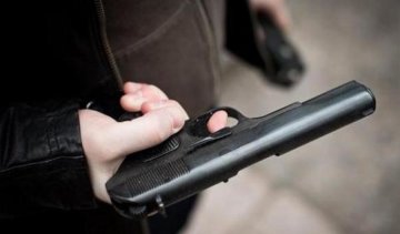 П'яний ватажок "ЛНР" вдерся в кафе зі зброєю (відео)