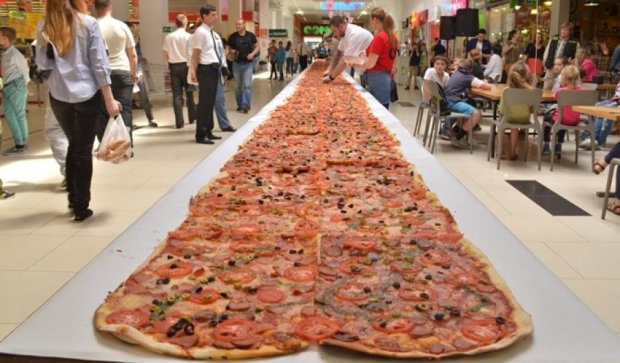 В Одессе полакомились самой большой пиццей в Украине