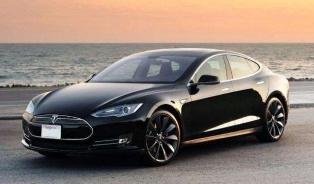 Автомобиль Tesla снова попал в смертельную аварию