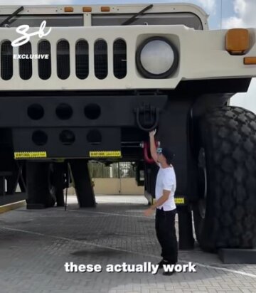 Шейх построил себе самый большой в мире Hummer H1. Фото скріншот Facebook