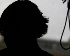 Не дитячі ігри: смерть 10-річної дівчинки поставила на вуха копів