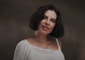 Блоггерша Анна Алхим. Фото скриншот из Youtube