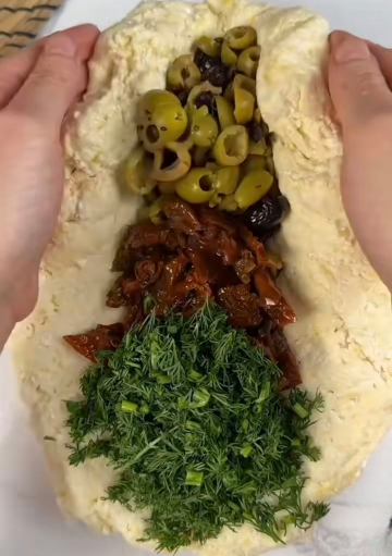 Сырные булочки с оливками, вялеными помидорами и зеленью: фото скрин рецепта