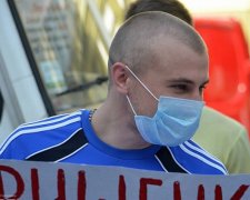 Луцкие активисты митингуют возле прокуратуры (фото)