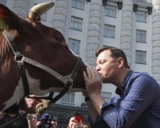 Цьом зі смаком дипломатії: де, з ким і коли цілуються політики