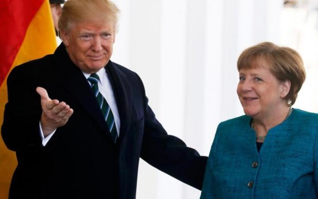Трамп усыпал Меркель поцелуями: известно за что