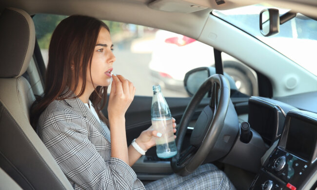 Выпил таблетку — попрощайся с правами: какие лекарства запрещено употреблять за рулем: