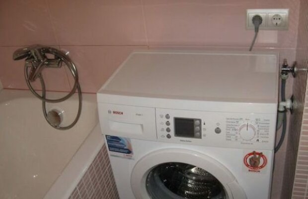 Українець купив виючу пральну машинку - майстер не допоміг, а в компанії робити заміну відмовилися: "Тихо прати тільки руками"