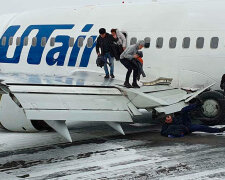 В аэропорту людей собирали по "взлетке" из-за жесткого приземления самолета, первые подробности