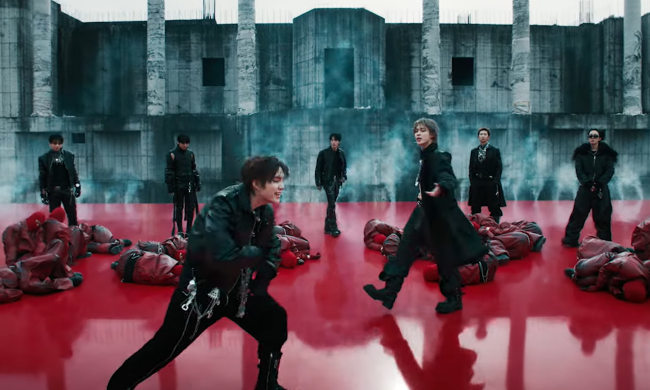 BTS, кадр з кліпу на пісню "Hooligan"