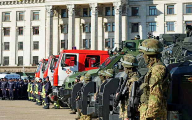 Одесса оцеплена: город кишит техникой и полицейскими