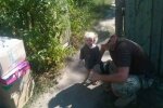 Бійці АТО привезли іграшки і зошити дітям на Луганщині (фото)