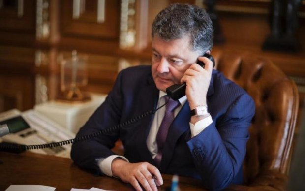 Обмінялися вимогами: про що говорили по телефону Порошенко і Путін