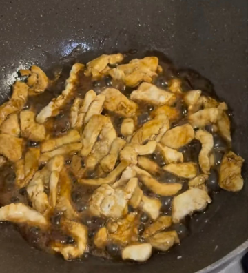 Теплый салат с курицей и овощами: скрин рецепта