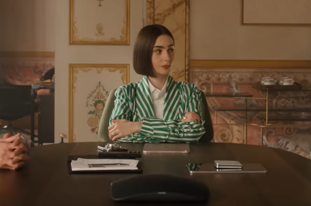 Емілі кидає Париж і тікає в Рим: Netflix показав фото та назвав дату прем’єри, там буде любовний вибух