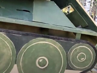 Дерев'яний танк. Фото: скриншот Youtube
