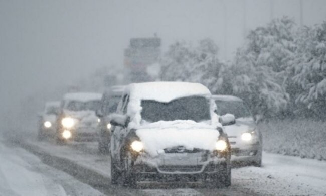 Синоптики объявили штормовое предупреждение