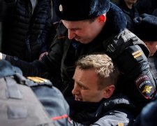Навальний правий: з'явилися докази махінацій "імперії Медведєва"