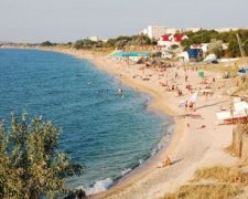Кримнаш: росіяни купають дітей в компанії мертвої риби
