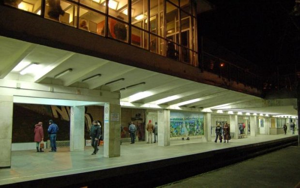 Київське метро зупинилося через НП