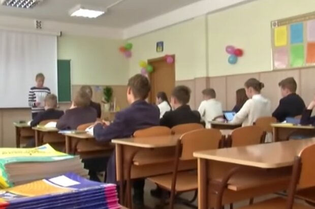 Навчання у школі, кадр з відео