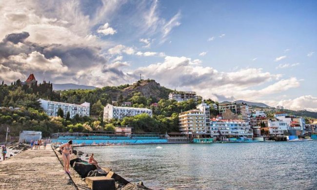 Збитки та банкрутство: кримчани завили через провальний туристичний сезон
