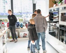 Магазин техніки, фото з вільних джерел