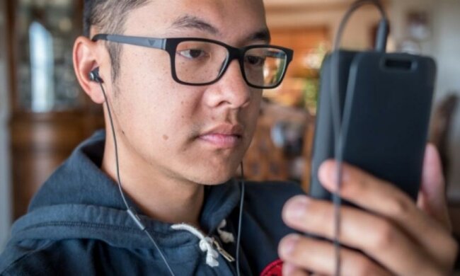 Amazon запатентував розумні навушники