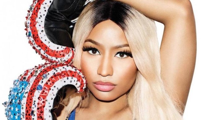 Ники Минаж не смогла втиснуть все прелести в красный латекс: фото