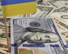 Доллар "приседает" перед прыжком