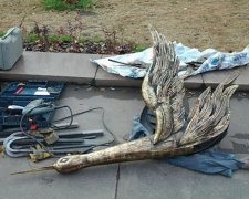 Лебеді прикрасять монумент загиблим воїнам у Дніпродзержинську (фото)