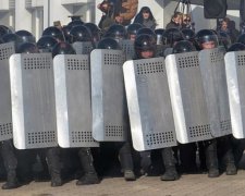 Міліціонери Маріуполя впорались із "тітушками на виборах" (фото)