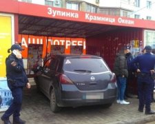 Іномарка протаранила зупинку в Одесі
