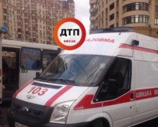 Mercedec скрылся после ДТП в Киеве