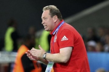 З футбольною збірною Росії впорається навіть жінка