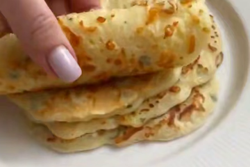 Сырные блинчики с зеленью, кадр из видео