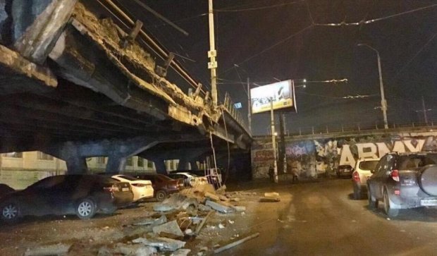 В Киеве обвалился Шулявский мост