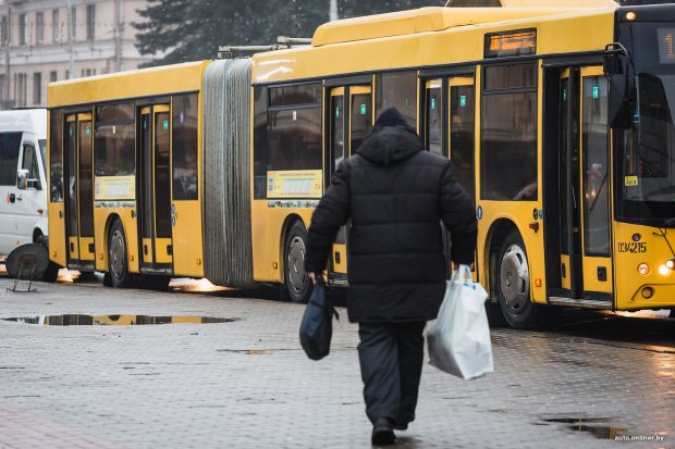 У Києві з автобуса на ходу відвалилося дно: це Європа, дитинко