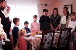 Багатодітна родина. Фото: Youtube