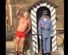Чешского президента напугали красные трусы (ВИДЕО)