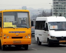 Сплячий пасажир жорстоко побив і пограбував українського маршрутчика: подробиці дивної події