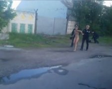 Полтавські копи заарештували голу жінку, що гуляла по місту