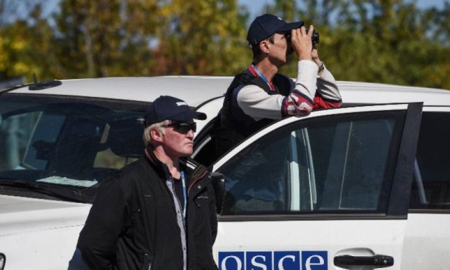 Активісти виганяють місію ОБСЄ з Маріуполя