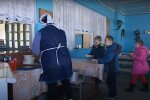 шкільна їдальня, скріншот з відео