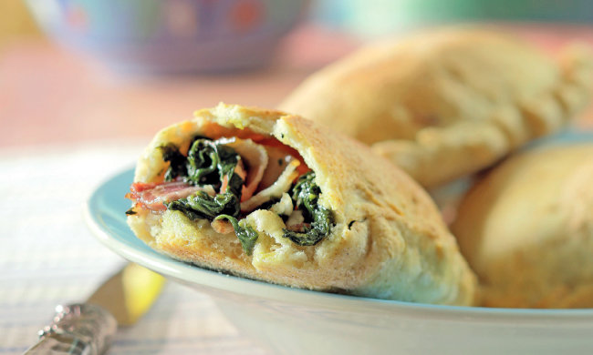 Смачні пісні пиріжки з горіхами та квасолею